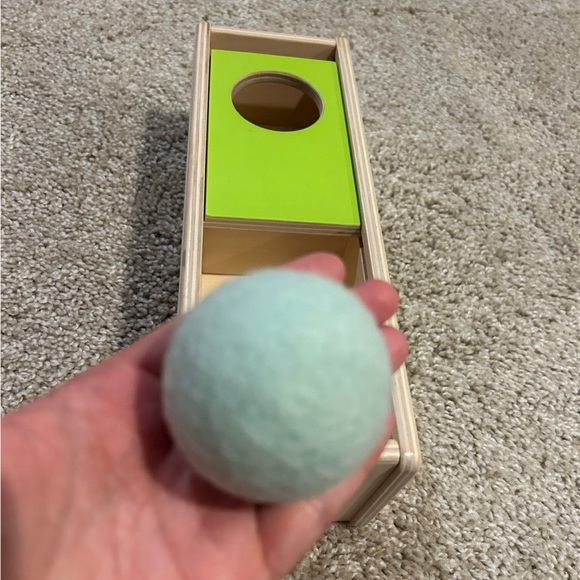 Lovevery Sliding Top Box 11-12 Months Thinker Play Kit Blue Felt Ball - Picture 7 of 8